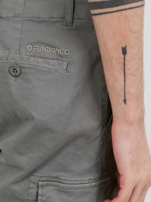 pantaloni scurti cu buzunare laterale pt. barbati Fundango Zack Cargo Shorts oliv 6