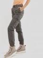 pantaloni de strada cu buzunare laterale pt. femei Fundango Alina Cargo Pants oliv 1